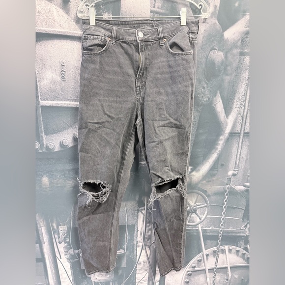 American Eagle Outfitters Denim - American Eagle Black distressed 8 long strigid mom jean